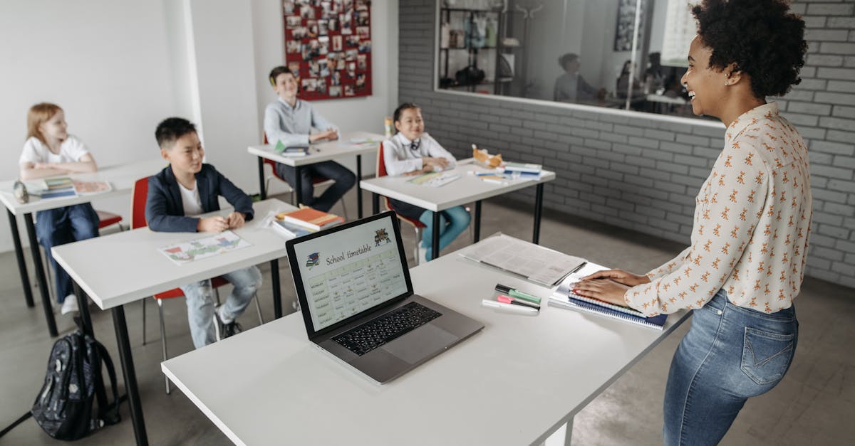 découvrez l'apprentissage par projets : une méthode éducative innovante qui engage les élèves dans des activités concrètes, favorise la collaboration et développe des compétences essentielles pour réussir dans le monde professionnel.