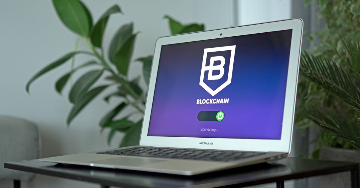 bitwarden est un gestionnaire de mots de passe sécurisé et open source qui protège vos informations personnelles avec un chiffrement de bout en bout.