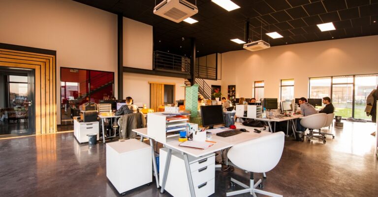 agence web locale spécialisée dans la création de sites internet, le référencement et le marketing digital pour booster votre présence en ligne.