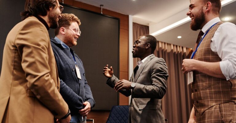 développez votre réseau professionnel efficacement grâce à des stratégies de networking adaptées, pour booster vos opportunités de carrière et collaborations.