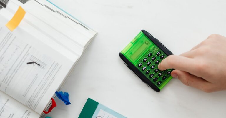 calculez facilement vos heures de sommeil idéales pour un repos optimal grâce à notre calculateur de sommeil précis et simple d'utilisation.