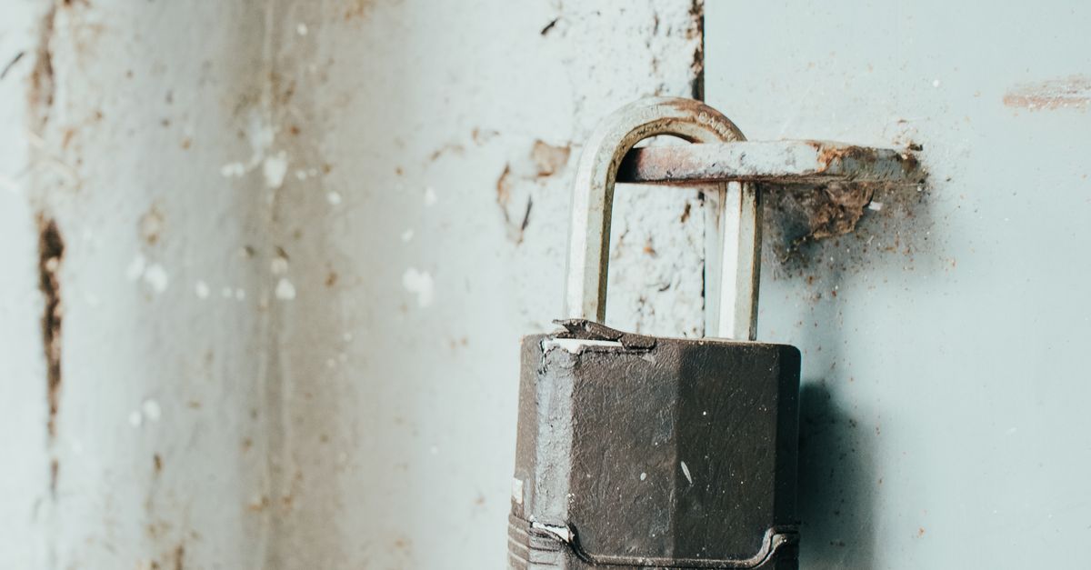 découvrez les meilleures pratiques pour sécuriser vos webhooks, protéger vos données et garantir la fiabilité des échanges automatisés entre applications.