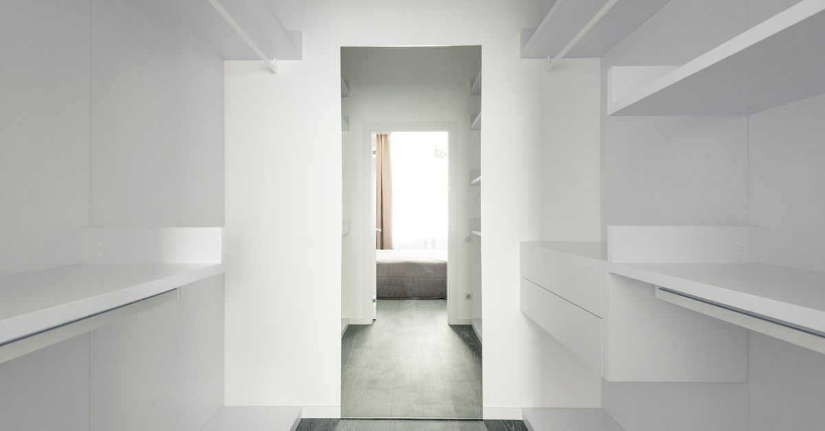 solutions de rangement minimalistes alliant simplicité et fonctionnalité pour un espace épuré et organisé.