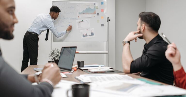 découvrez les compétences essentielles d’un data analyst : analyse de données, sql, python, visualisation et communication pour transformer les données en décisions.