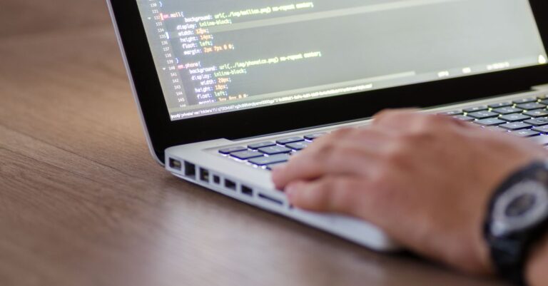 apprenez le développement web grâce à une formation pratique en html, css et javascript, et développez les compétences nécessaires pour créer des sites modernes.