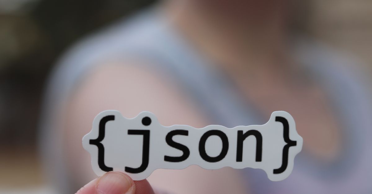 découvrez les différences entre un intégrateur web et un développeur front-end : missions, compétences et complémentarité dans la création de sites web.
